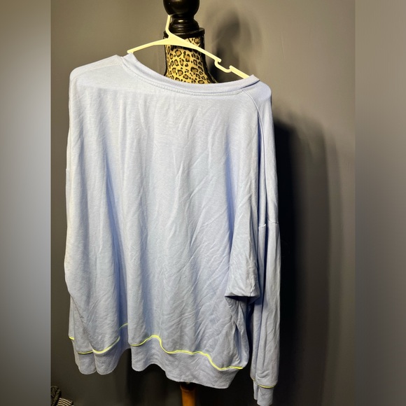 Disney Mickey Mouse Call Me Pullover Women's 2X - Picture 7 of 7